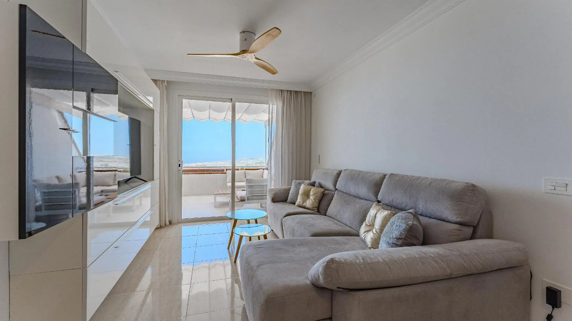 Ocean View, Two Bedroom Apartment With Heated Pool In Sunset Complex أذيخي