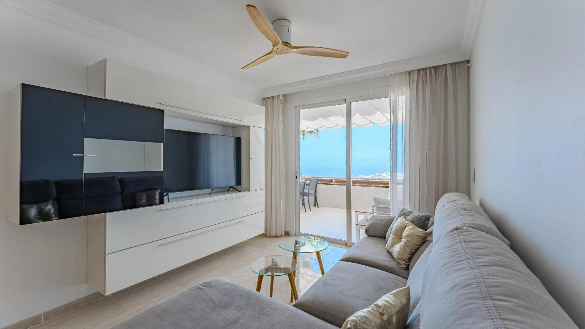 Ocean View, Two Bedroom Apartment With Heated Pool In Sunset Complex أذيخي